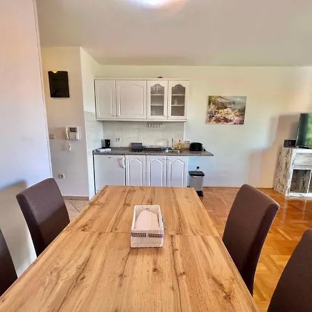 In 45022 * Crikvenica